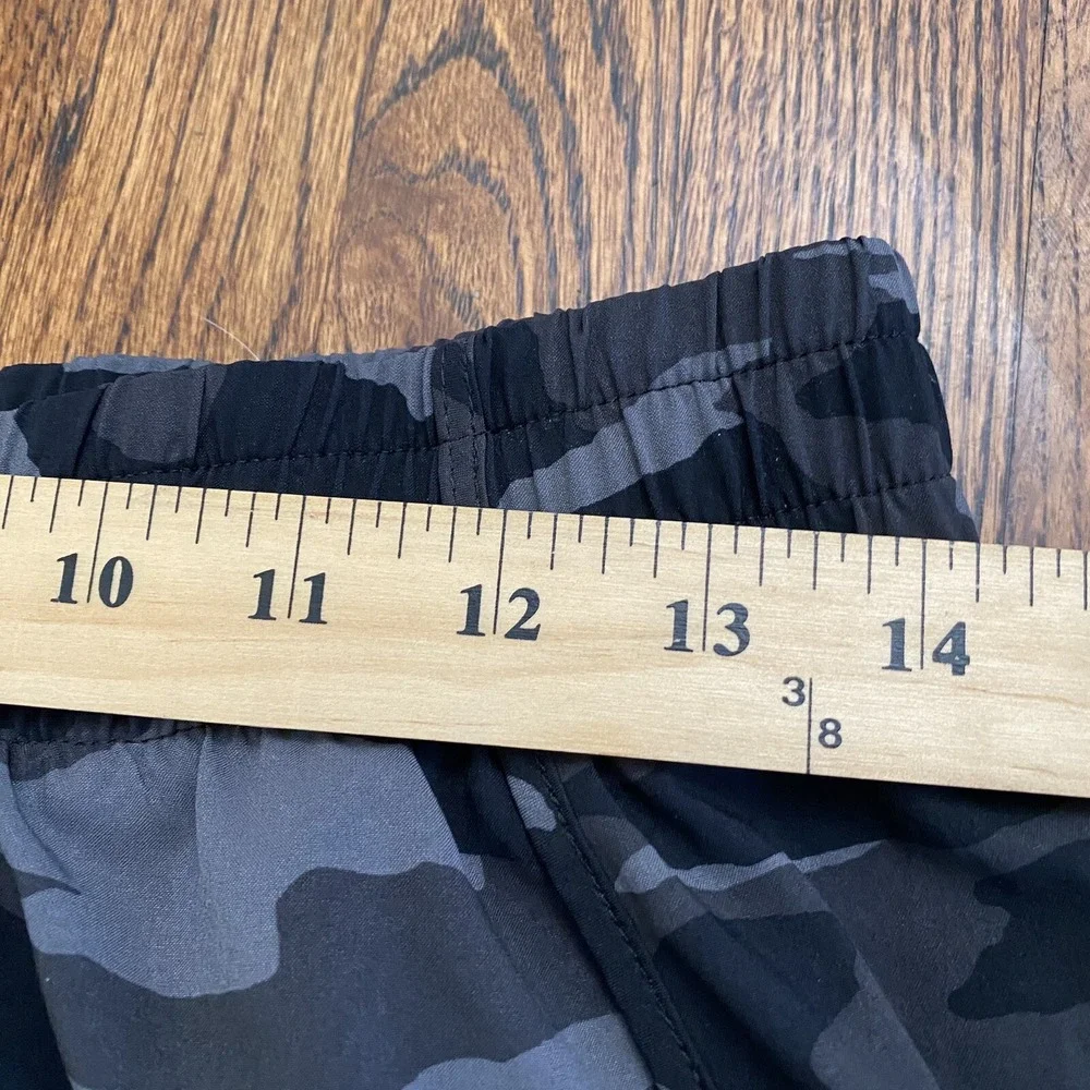 Athleta Women's Racer Run Shorts 4‎ Camo Gray Black Size S Athleisure Gym Sporty